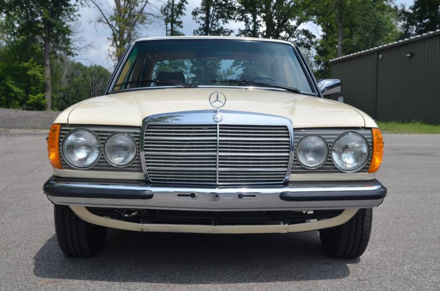  Mercedes-Benz 240 D (Bm.123.123) 1983 года  (EU) (фото 7 из 80)